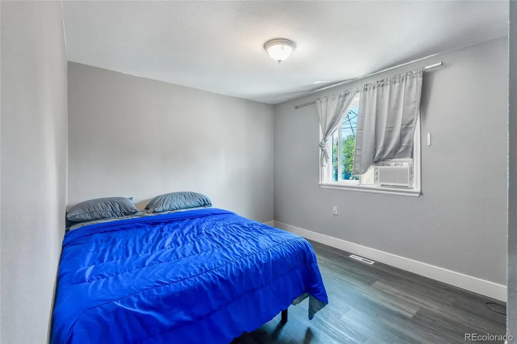 384 Dayton St Street Aurora CO 80010