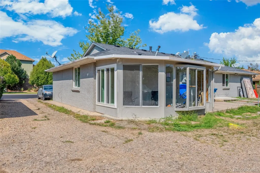 384 Dayton St Street Aurora CO 80010