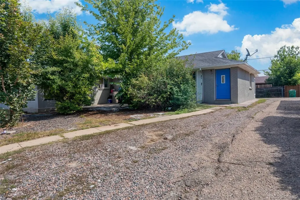 384 Dayton St Street Aurora CO 80010
