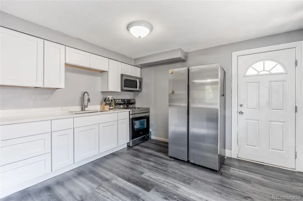 384 Dayton St Street Aurora CO 80010