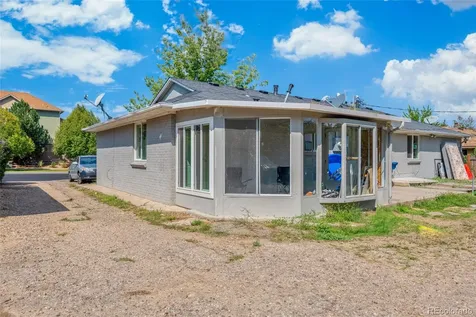 384 Dayton St Street Aurora CO 80010
