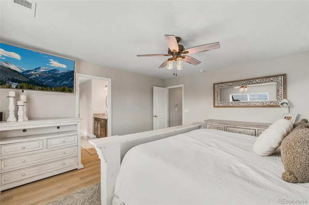 9864 Eagle River Street Littleton CO 80125