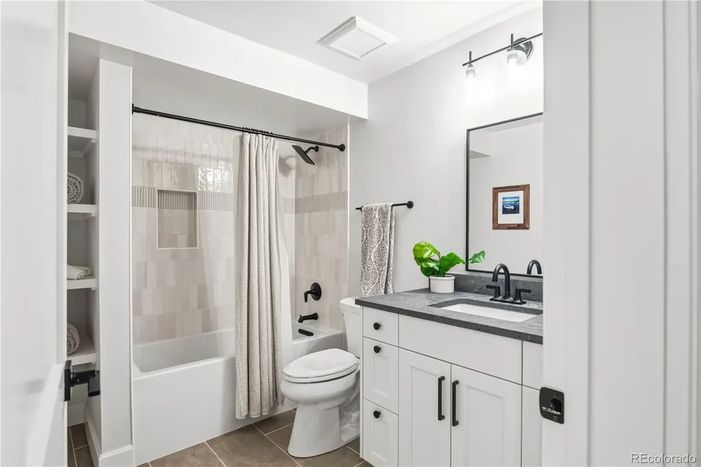 3364 W Moncrieff Place Denver CO 80211