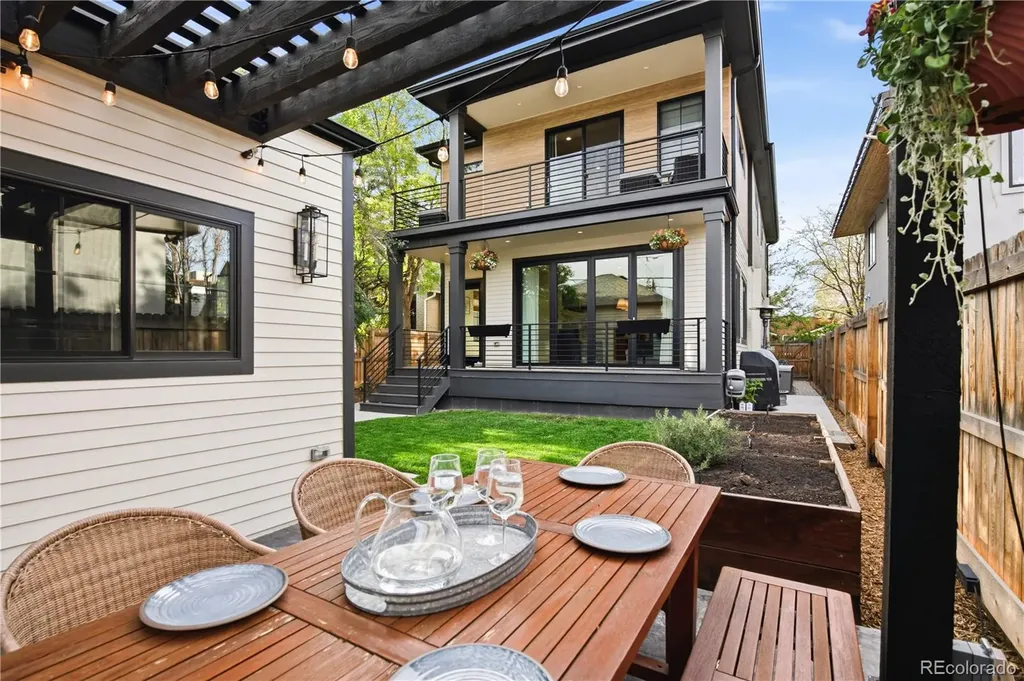 3364 W Moncrieff Place Denver CO 80211