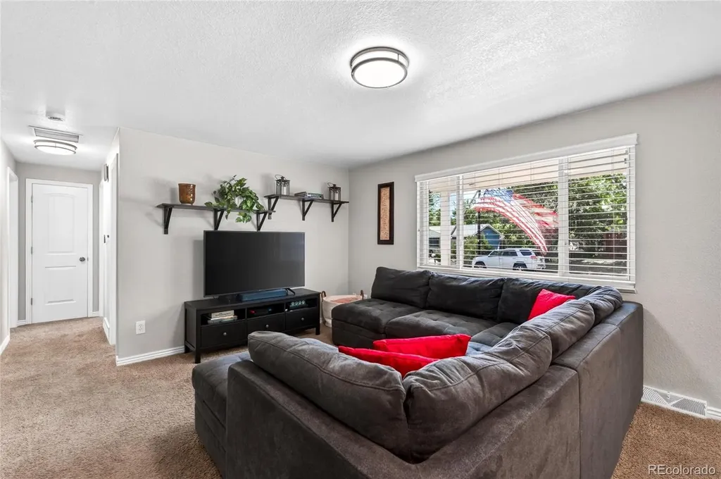 7513 Saulsbury Street Arvada CO 80003