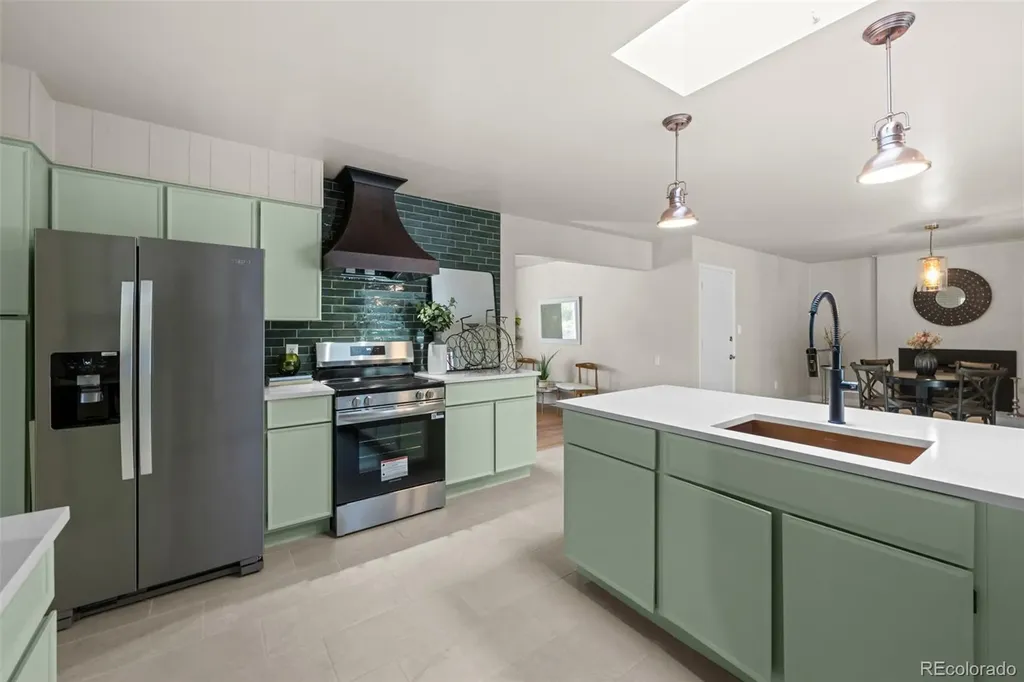 442 Titan Court Aurora CO 80011