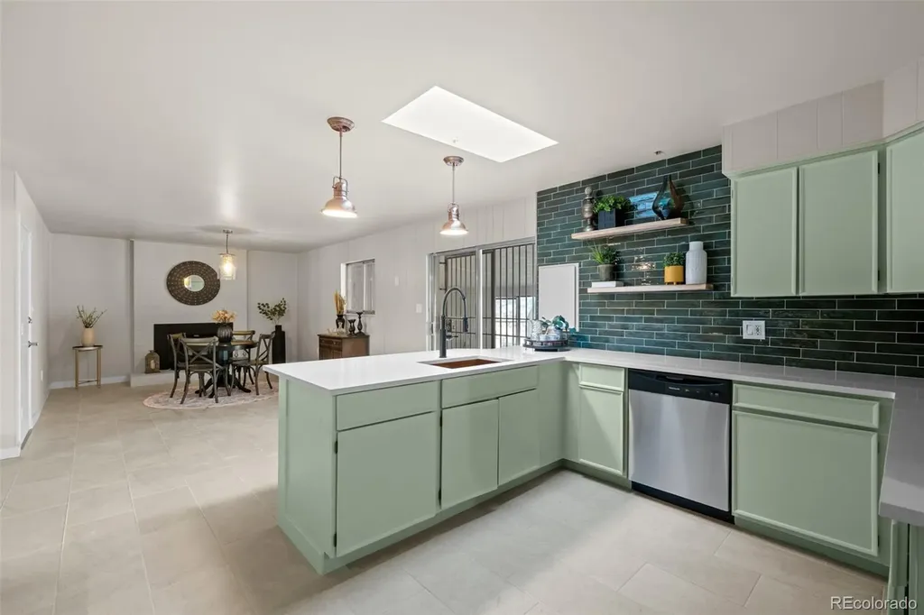 442 Titan Court Aurora CO 80011