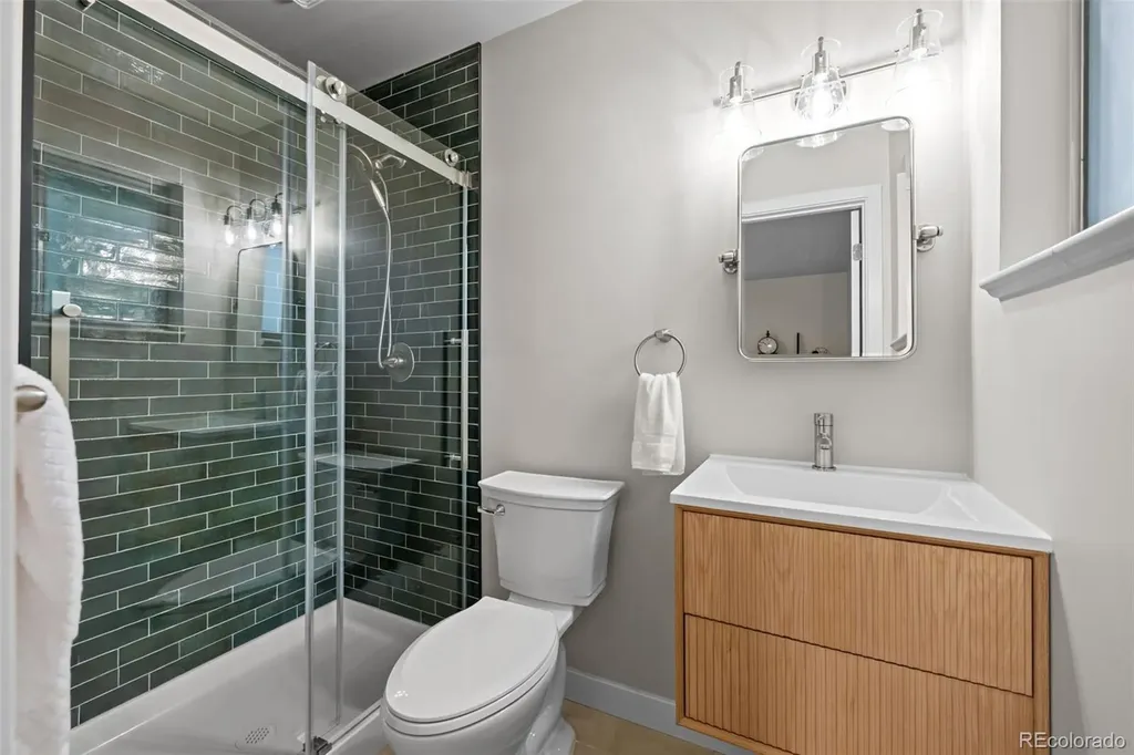 442 Titan Court Aurora CO 80011