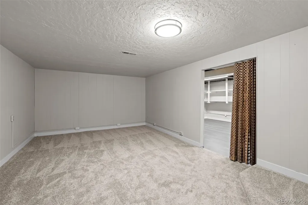 442 Titan Court Aurora CO 80011