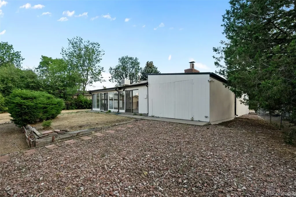 442 Titan Court Aurora CO 80011