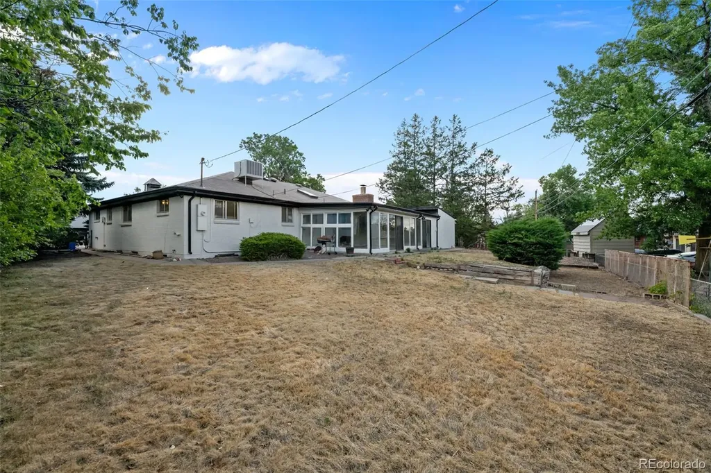 442 Titan Court Aurora CO 80011