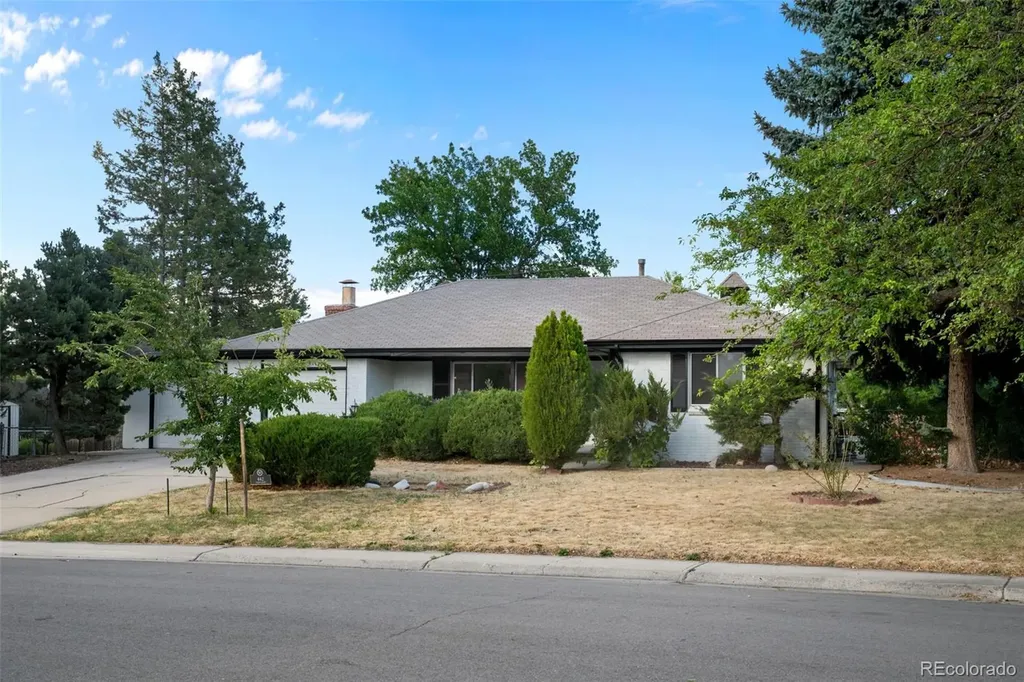 442 Titan Court Aurora CO 80011