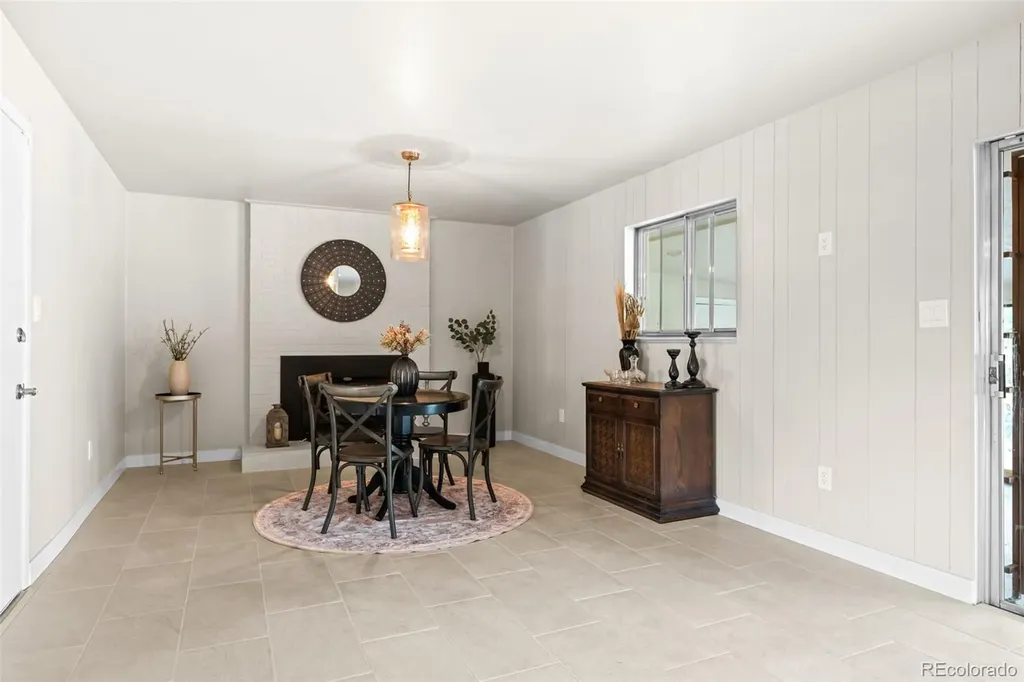 442 Titan Court Aurora CO 80011