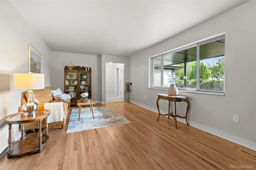 442 Titan Court Aurora CO 80011