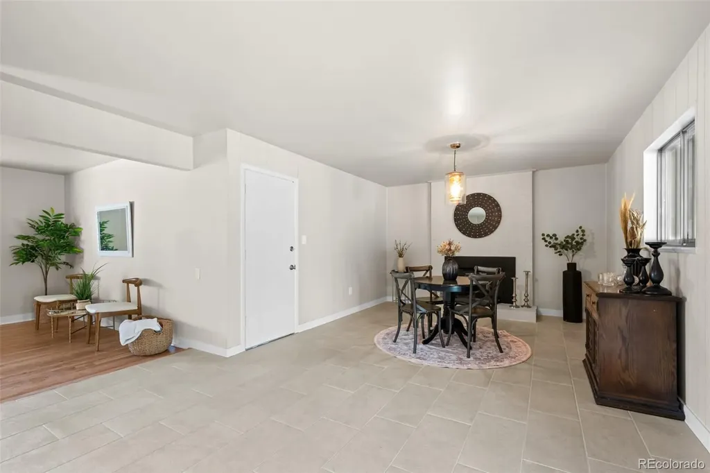 442 Titan Court Aurora CO 80011