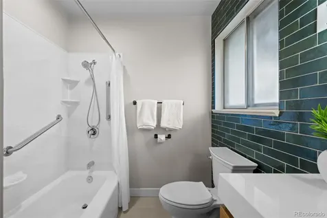 442 Titan Court Aurora CO 80011