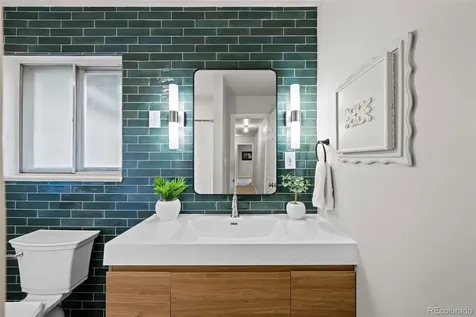 442 Titan Court Aurora CO 80011