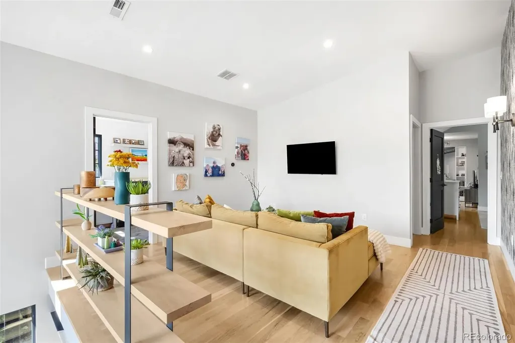 1055 S Cove Way Denver CO 80209