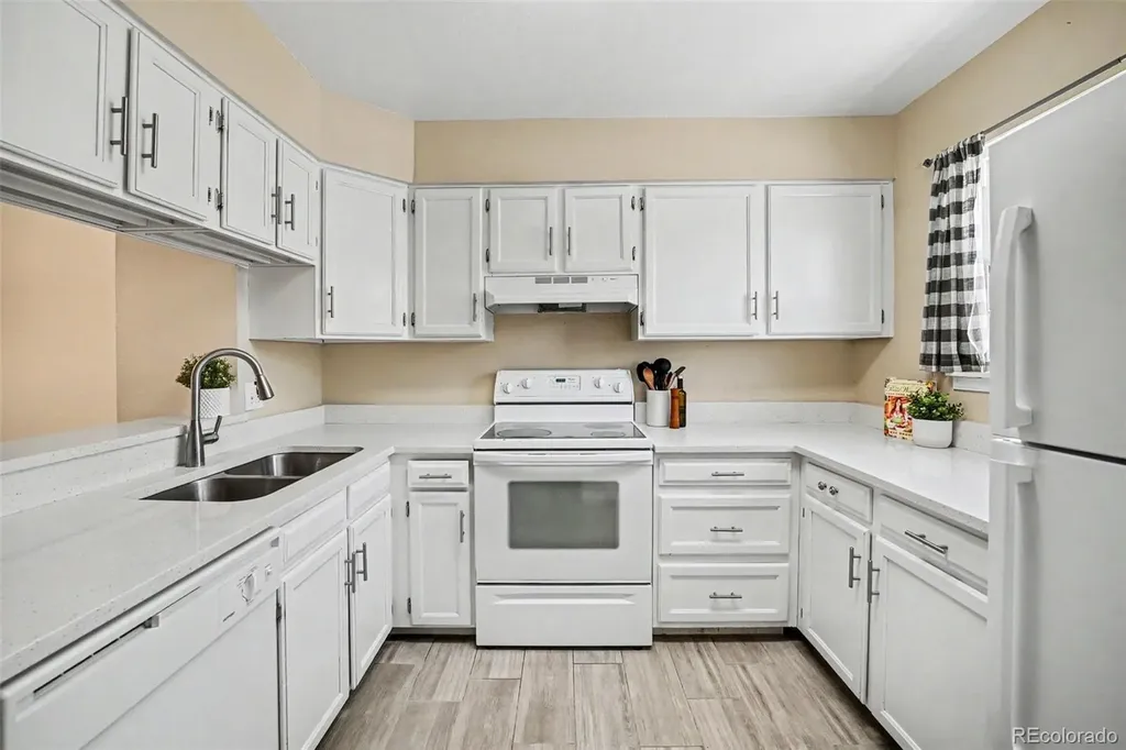 1811 S Quebec Way Denver CO 80231