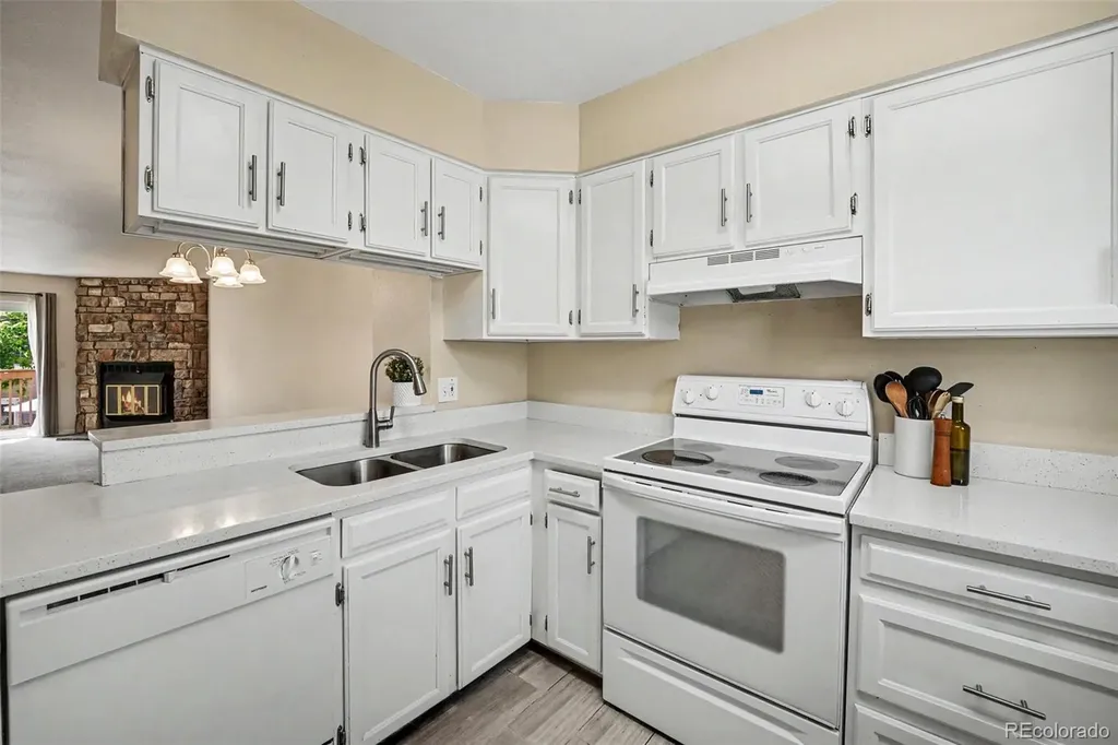 1811 S Quebec Way Denver CO 80231