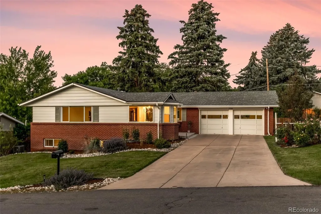 2560 Queen Street Lakewood CO 80215