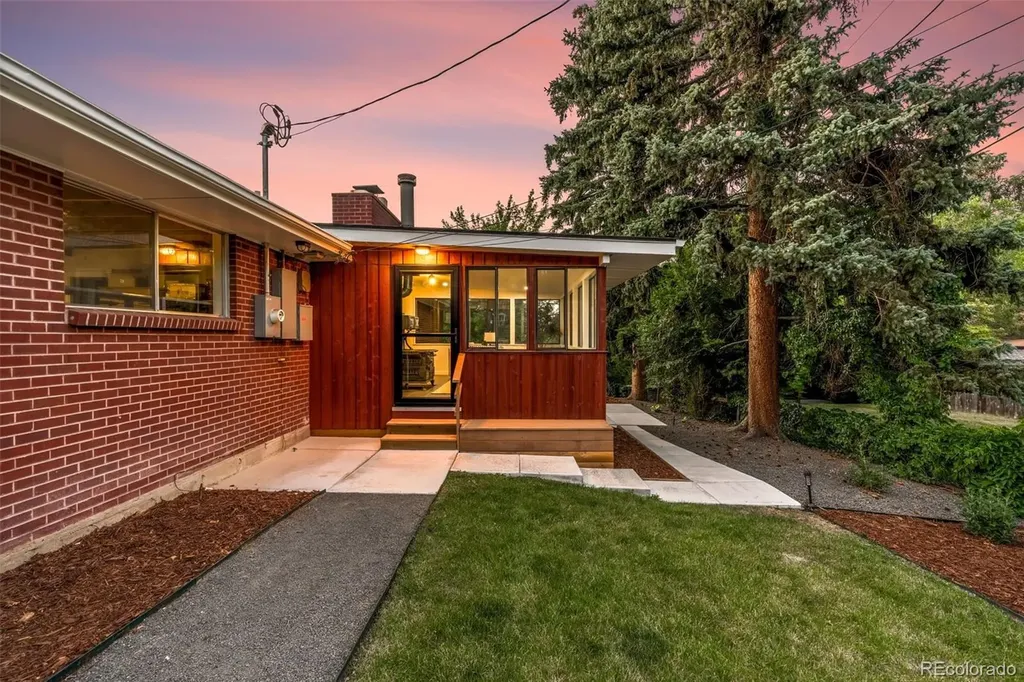 2560 Queen Street Lakewood CO 80215
