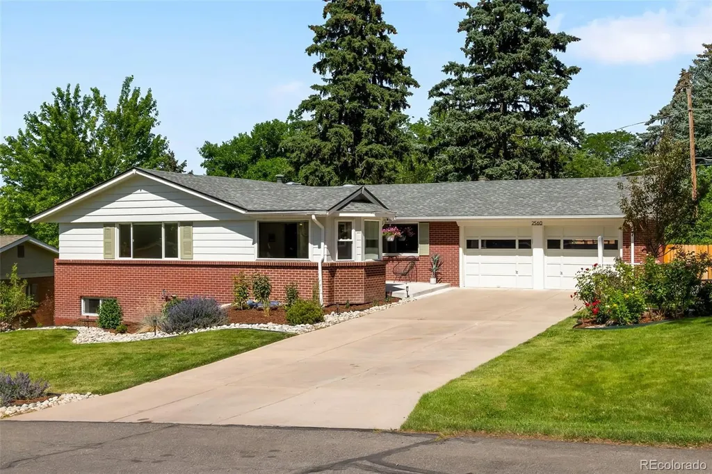 2560 Queen Street Lakewood CO 80215