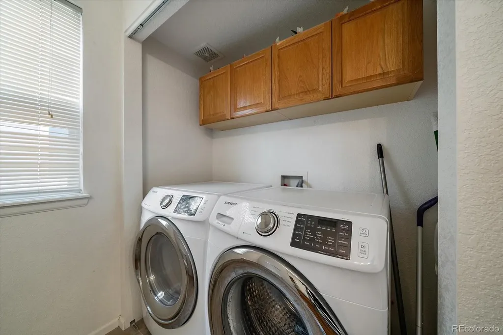 5552 Jasper Street Denver CO 80239