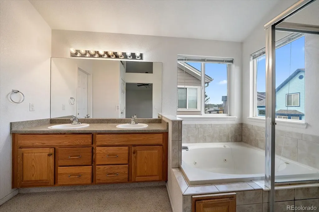 5552 Jasper Street Denver CO 80239