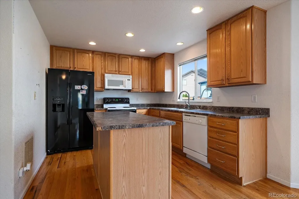 5552 Jasper Street Denver CO 80239