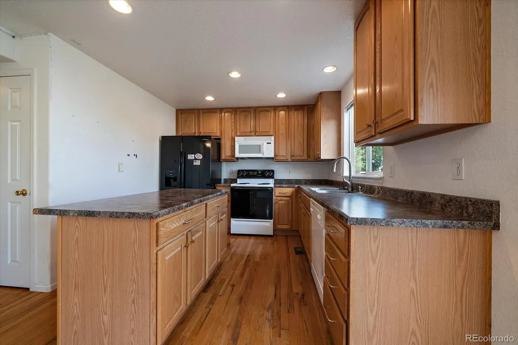 5552 Jasper Street Denver CO 80239