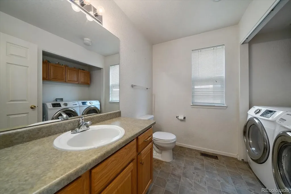 5552 Jasper Street Denver CO 80239
