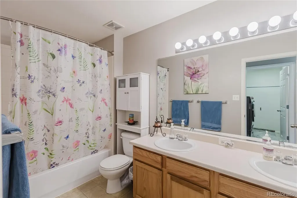 6674 Sunburst Avenue Longmont CO 80504