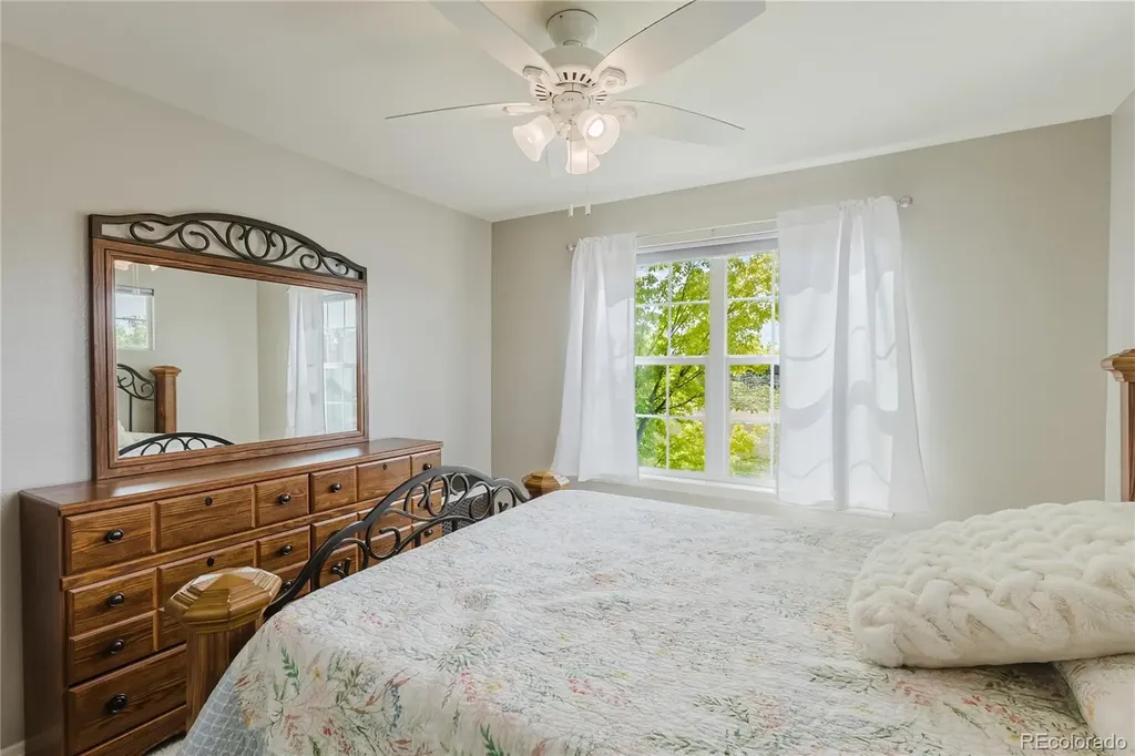 6674 Sunburst Avenue Longmont CO 80504