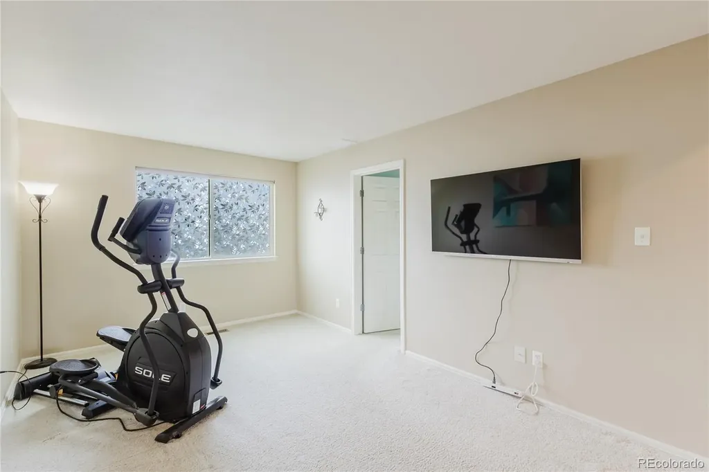 6674 Sunburst Avenue Longmont CO 80504
