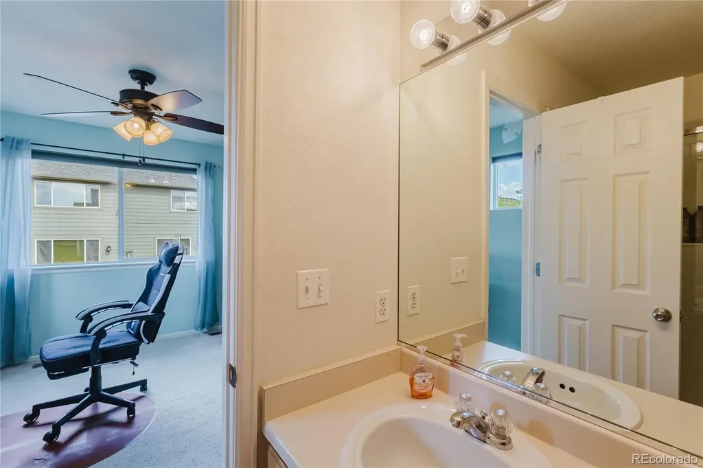 6674 Sunburst Avenue Longmont CO 80504