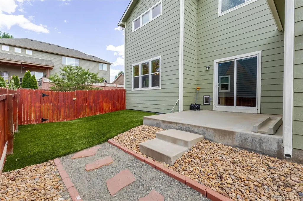6674 Sunburst Avenue Longmont CO 80504