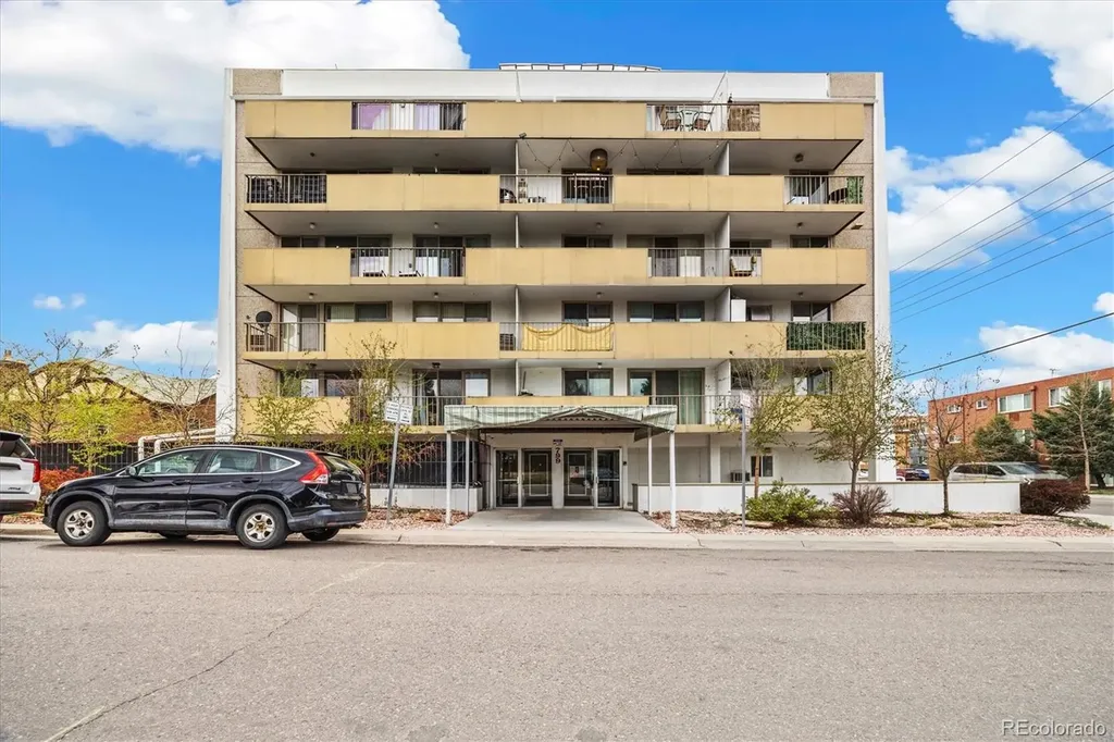 799 Dahlia Street Denver CO 80220