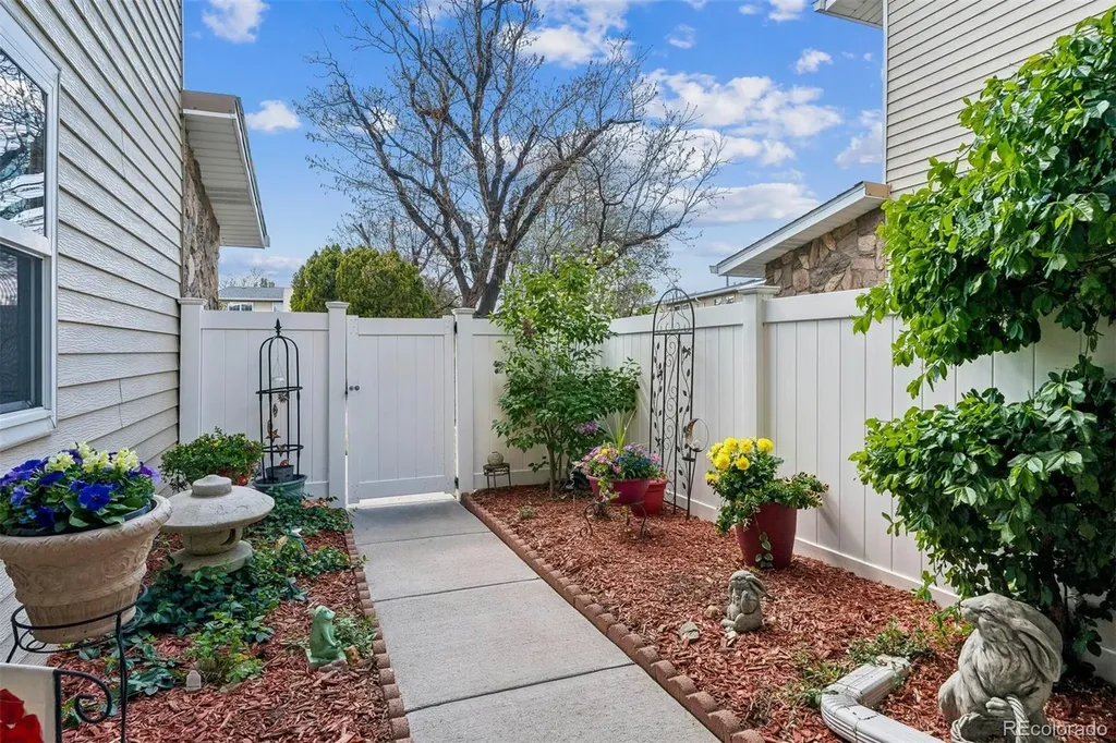 2446 S Vaughn Way Aurora CO 80014