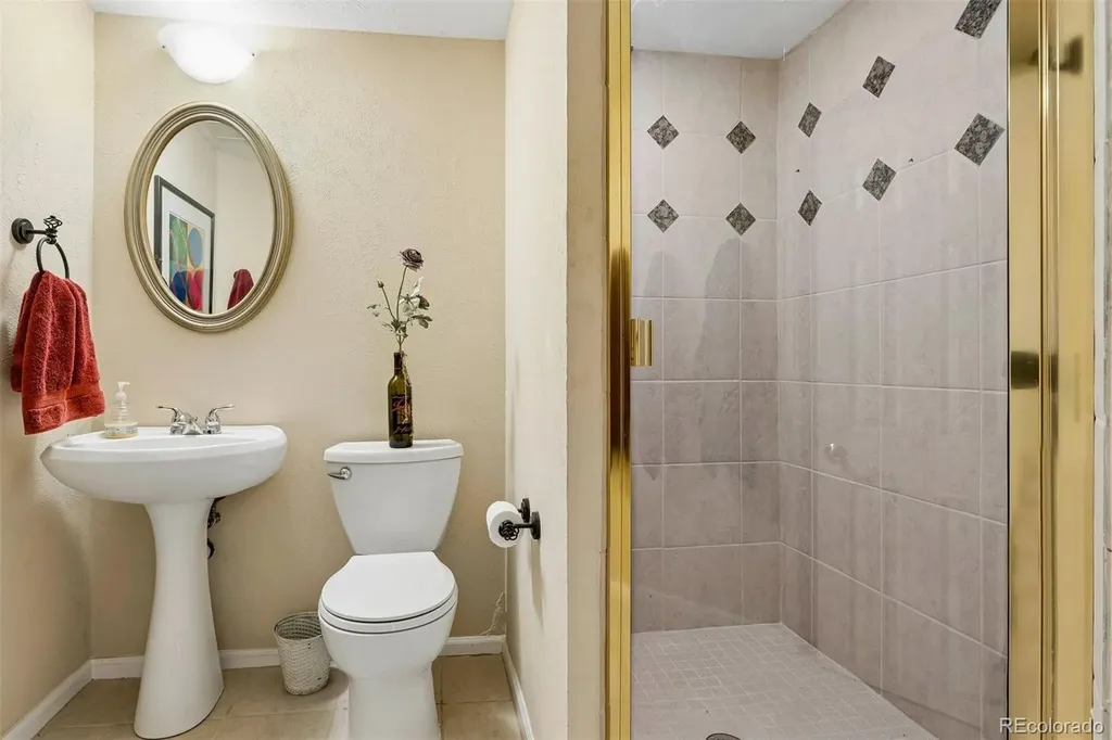 2446 S Vaughn Way Aurora CO 80014