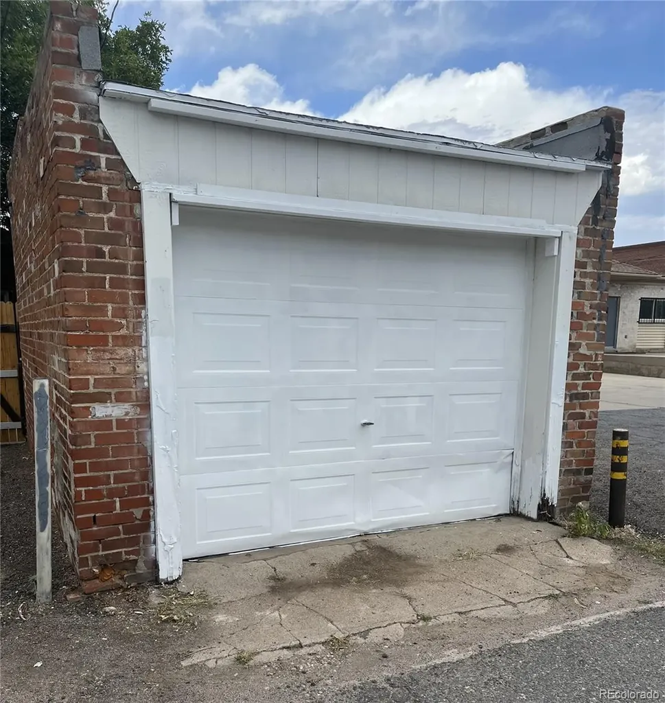 3042 W 38th Avenue Denver CO 80211