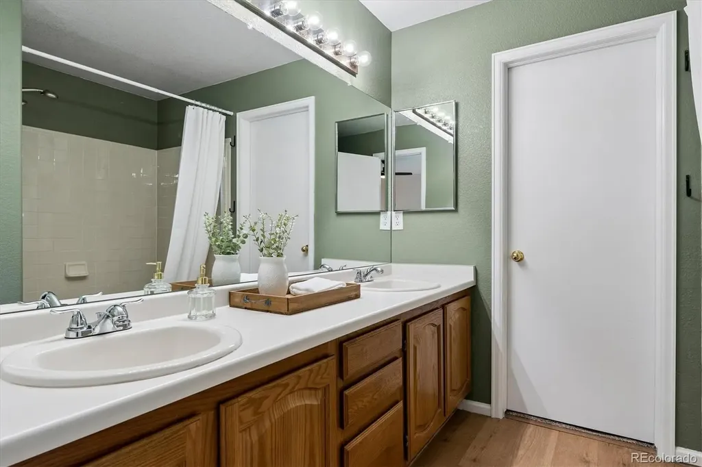 8183 Eagleview Drive Littleton CO 80125