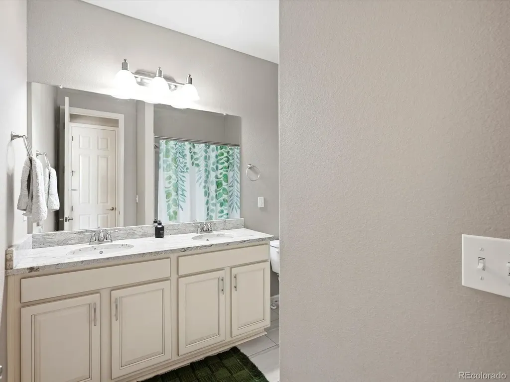 21560 E Union Place Aurora CO 80015