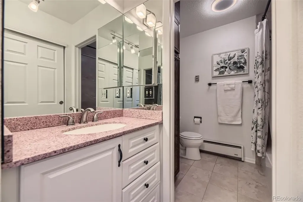 2437 S Victor Street Aurora CO 80014