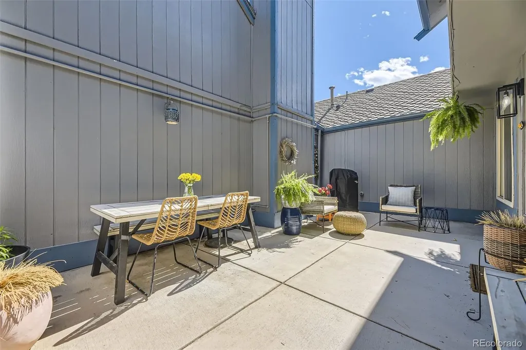 2437 S Victor Street Aurora CO 80014