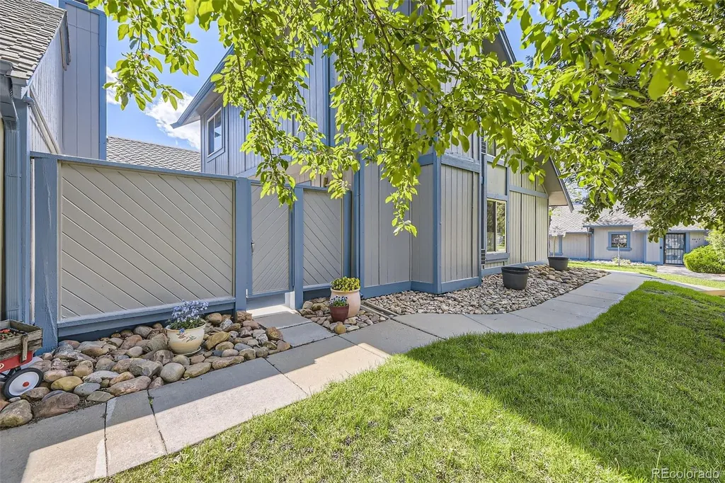 2437 S Victor Street Aurora CO 80014