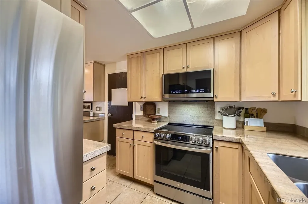 2437 S Victor Street Aurora CO 80014