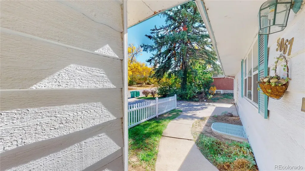 3067 S Holly Place Denver CO 80222