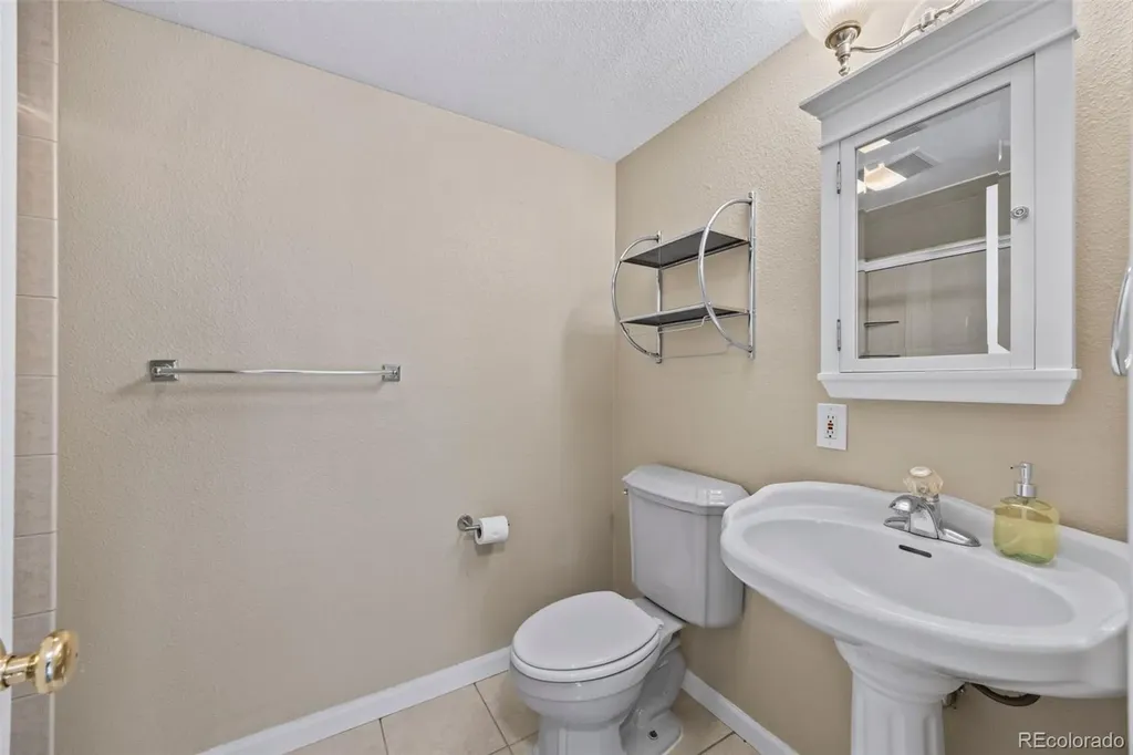 2631 S Newton Street Denver CO 80219