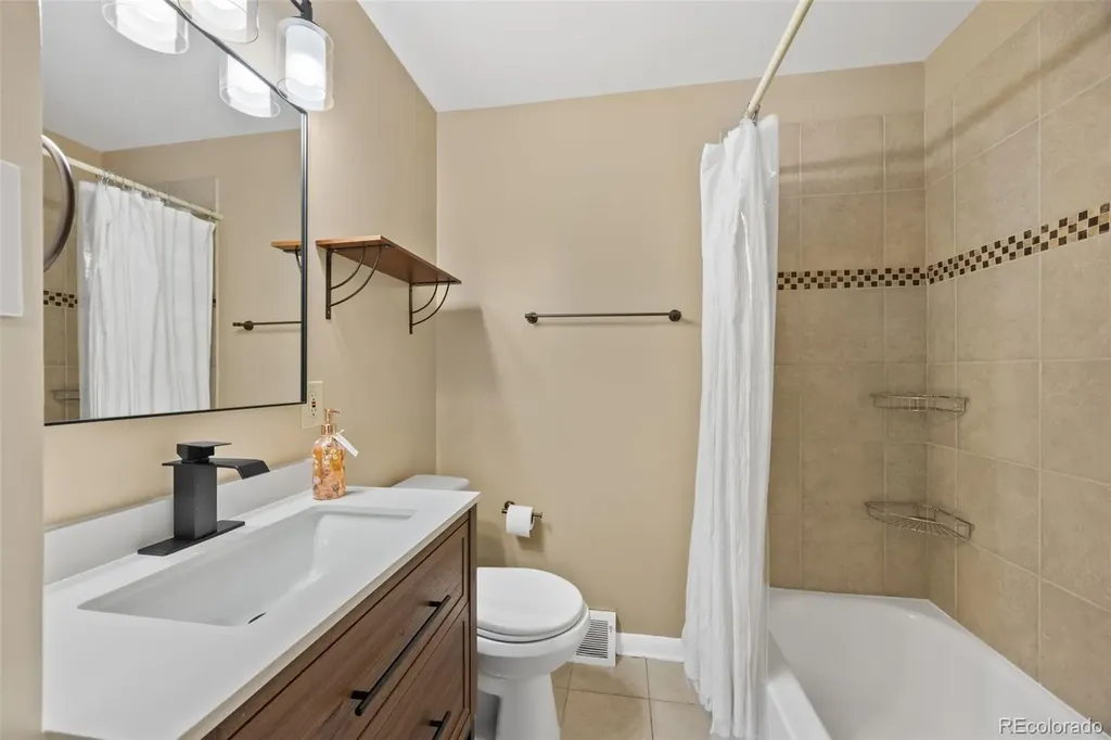 2631 S Newton Street Denver CO 80219